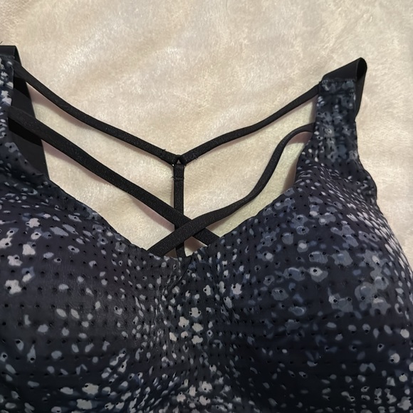 NWOT VS sports bra - Picture 2 of 4